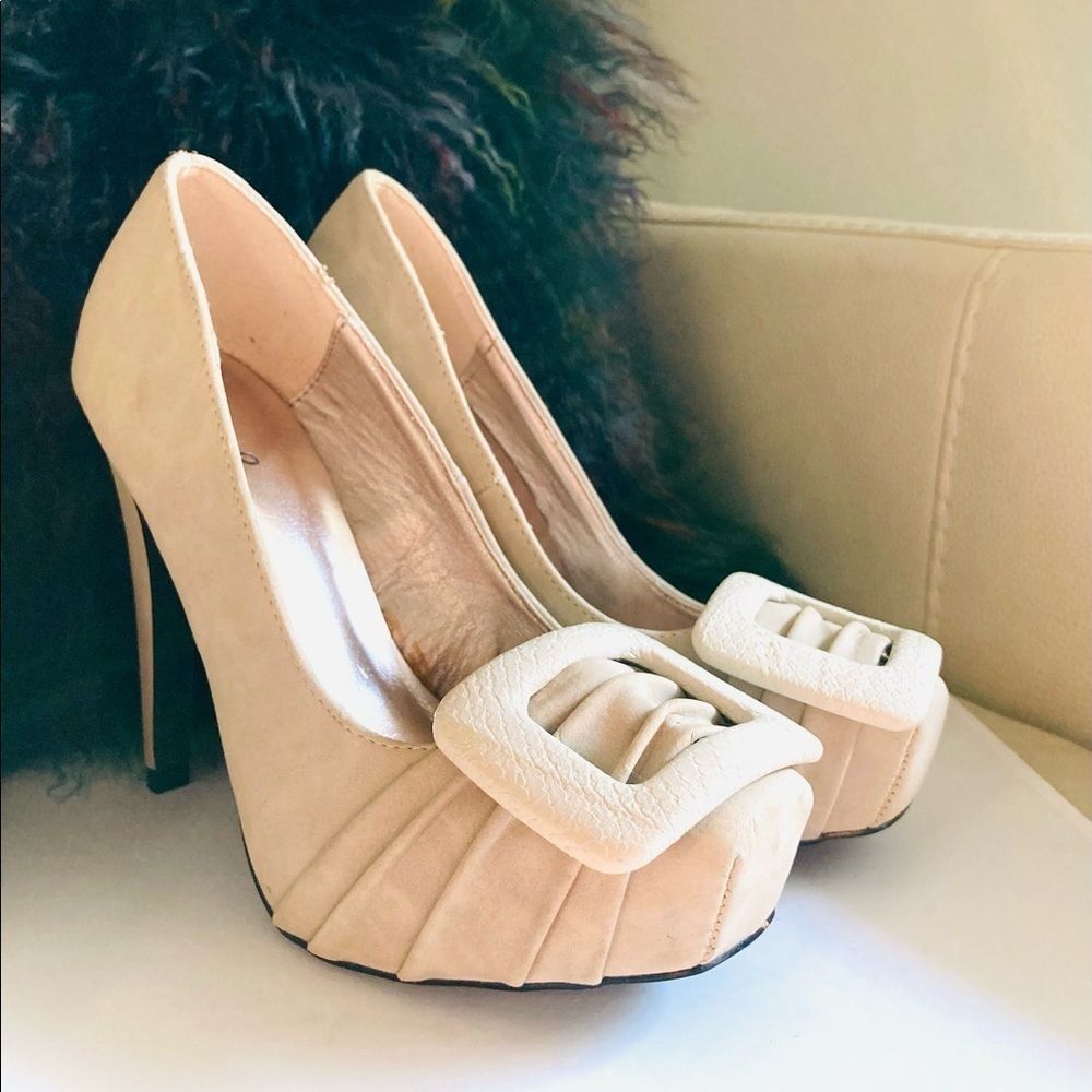 Qupid Tan High Heels Large Buckle